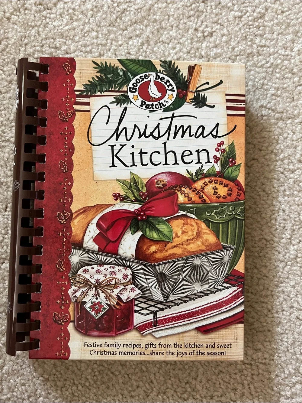 Gooseberry Patch Christmas Kitchen Recipe Book - EC